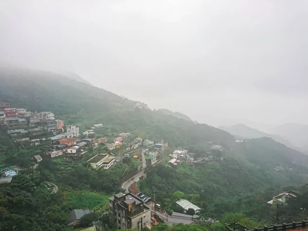21 Marc 2017-Jiufen, Tayvan Jiufen kasabasında güzel sis