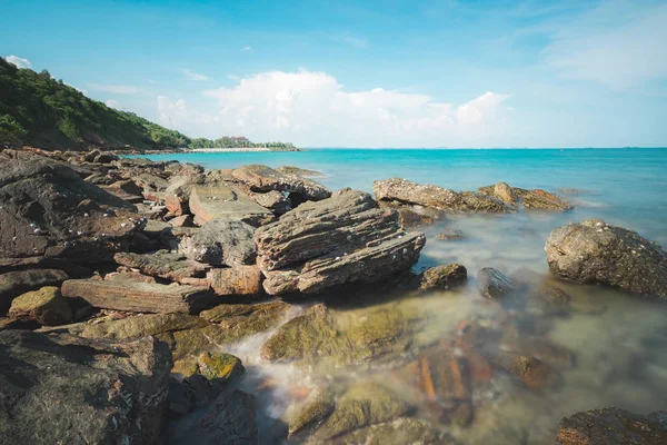 okyanus üzerinde güzel mistik sis