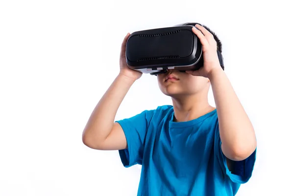 Azjatycki chiński chłopiec trochę sobie okulary wirtualnej rzeczywistości — Zdjęcie stockowe