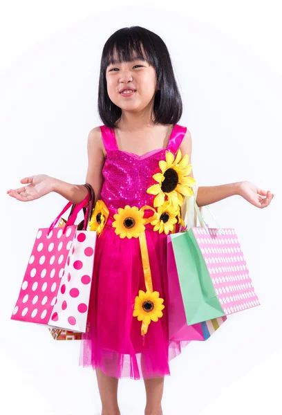 Happy Asian Chinese Liitle Girl mengadakan Shopping Bags — Stok Foto