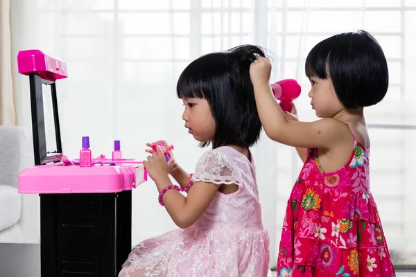 Asian Chinese Liitle Sisters Playing With Make-Up Toys — Stock fotografie