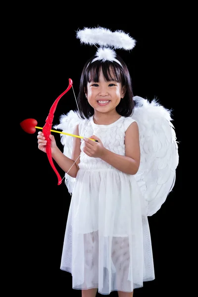 Feliz asiático chino poco ángel con arco y flecha — Foto de Stock