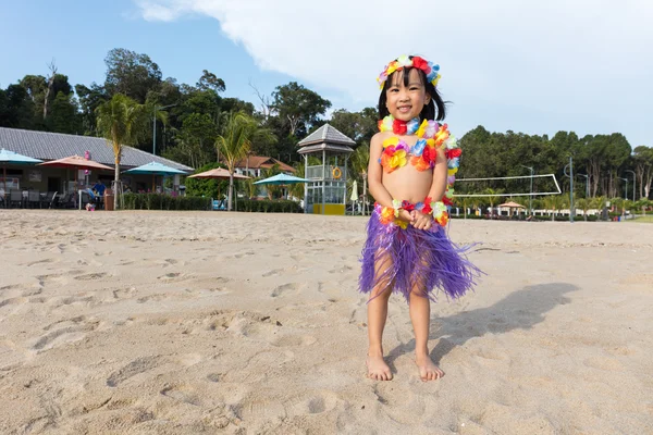 Asyalı Çinli küçük kız Hawaii kostüm — Stok fotoğraf