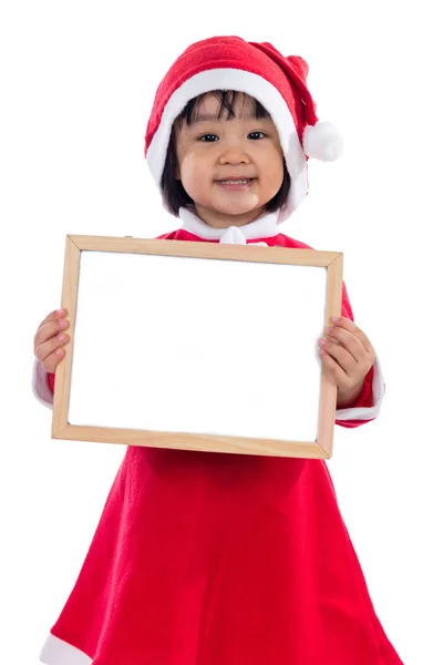 Азіатські китайський дівчинка в костюмі Санта проведення порожнє повідомлення — стокове фото