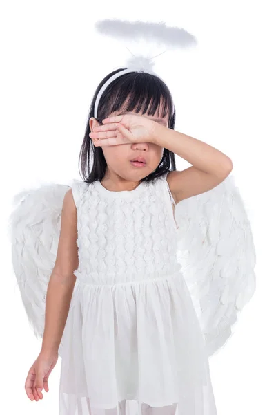 Плачущая азиатская китаянка в ангельском хранилище — стоковое фото