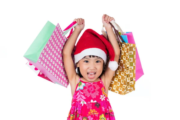 Asiático chino niña usando santa sombrero con bolsa de compras — Foto de Stock