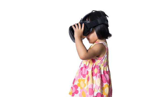 Azjatycki chiński dziewczynka przeżywa rzeczywistość wirtualna — Zdjęcie stockowe