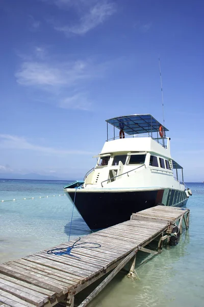 Yate en la playa — Foto de Stock