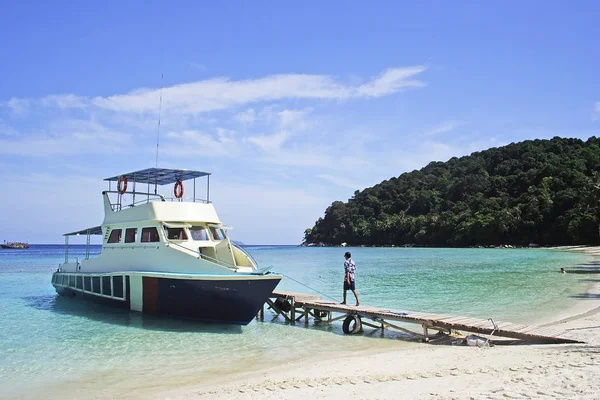 Yate en la playa — Foto de Stock