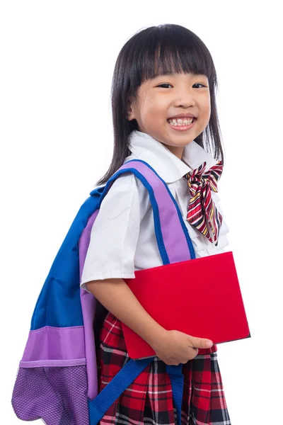 Menina chinesa asiática feliz com saco de escola e livro — Fotografia de Stock