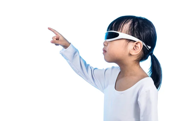 Asiática china niña con gafas futuristas en aislamiento — Foto de Stock