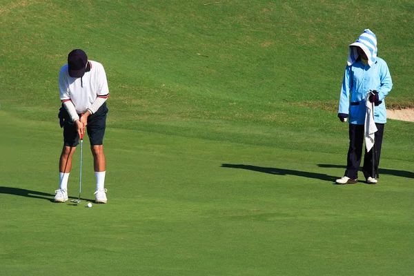 Golfista em acção — Fotografia de Stock