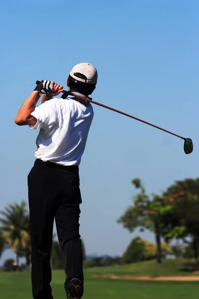 Golfer in action — Stock Photo, Image