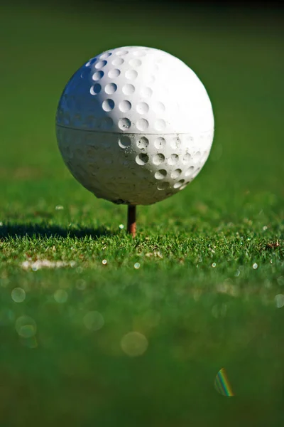 Golfball aus nächster Nähe — Stockfoto