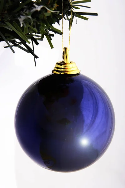 Bola de Natal perto — Fotografia de Stock