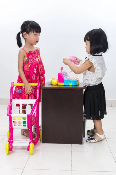 Asiatique chinois petites sœurs prétendant client et caissier esprit — Photo