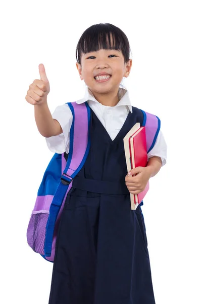 Asiático chinês pouco escola primária menina mostrando polegares para cima — Fotografia de Stock