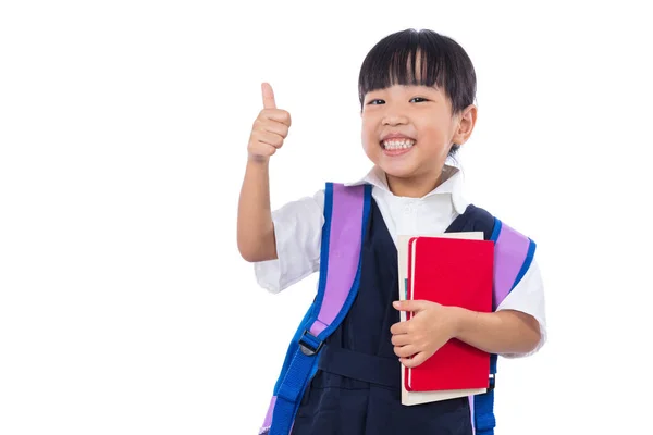 Asiático chinês pouco escola primária menina mostrando polegares para cima — Fotografia de Stock
