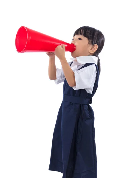 Asian Chinese little primary school girl holding retro megaphone — Stock Photo, Image
