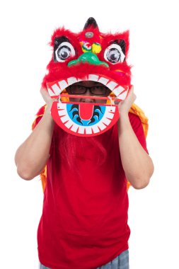 Asyalı Çinli adamın gerçekleştirmek Çin yeni Evet kutlama aslan dansı