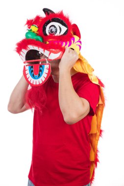 Asyalı Çinli adamın gerçekleştirmek Çin yeni Evet kutlama aslan dansı