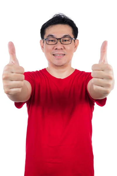 亚洲中国人穿着红色衬衫现身竖起大拇指 — 图库照片