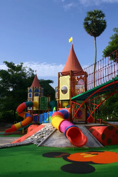 Ein bunter Spielplatz — Stockfoto