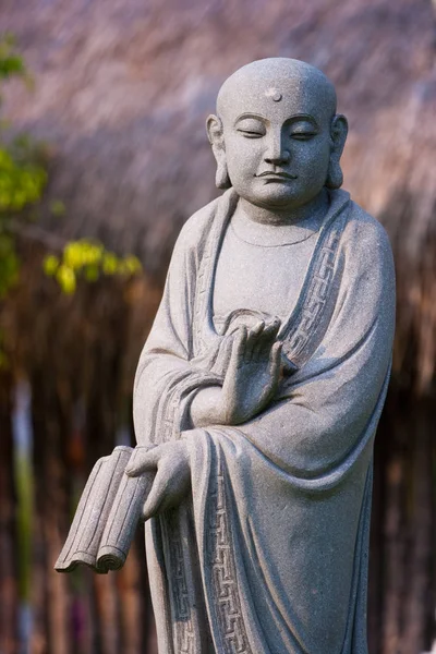 Arahant standbeeld in de tempel — Stockfoto