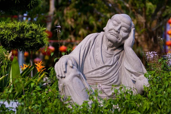 Arahant standbeeld in de tempel — Stockfoto