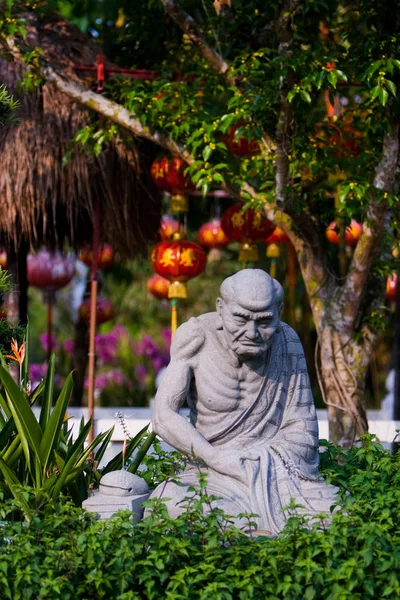 Arahant standbeeld in de tempel — Stockfoto