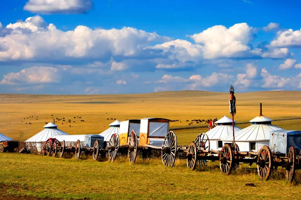 Миграционный транспорт во Внутренней Монголии — стоковое фото