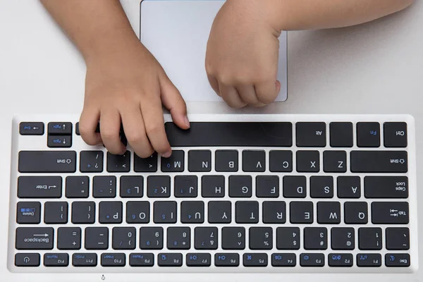 Close up aerial view of children hands typing on laptop — Stock Photo, Image