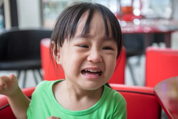 Pleurer asiatique chinois petite fille — Photo