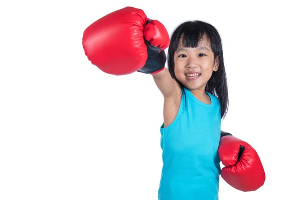 Asiatische kleine chinesische Mädchen mit Boxhandschuhen — Stockfoto
