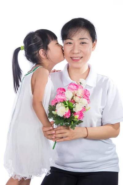 Asiatique petite fille chinoise célébrant la fête des mères avec sa mère — Photo