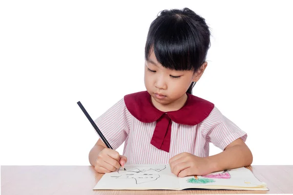 Asiático pequena menina chinesa desenho com lápis de cor — Fotografia de Stock