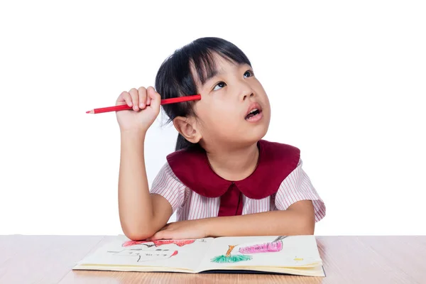 Asiático pequena menina chinesa desenho com lápis de cor — Fotografia de Stock