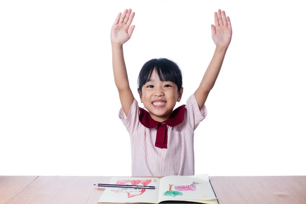 Asiático pequena menina chinesa desenho com lápis de cor — Fotografia de Stock