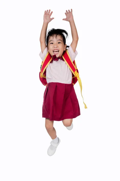 Aziatische Chinese meisje in schooluniform met schooltas — Stockfoto