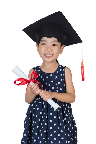 Ασιατικές μικρή κινέζικο κορίτσι φορώντας το καπάκι αποφοίτηση και κρατώντας βουτιά — Φωτογραφία Αρχείου