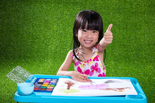 Asian Chinese little girl drawing and painting — Stock Photo, Image