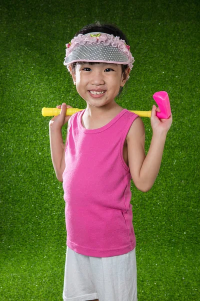 Asiática china niña jugando al golf —  Fotos de Stock