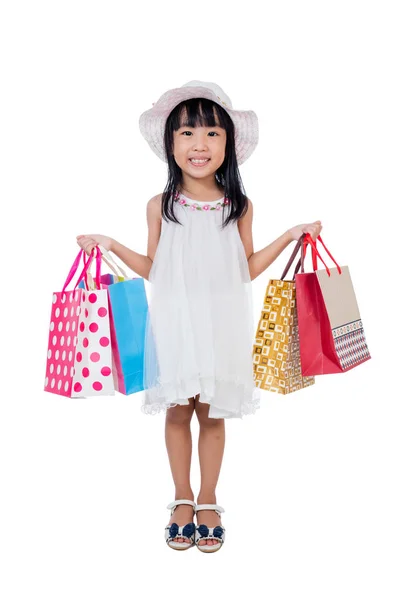 Ασιατική Κινέζικη κοριτσάκι κρατώντας τσάντες για ψώνια — Φωτογραφία Αρχείου