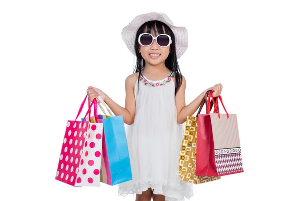 Asiática china niña sosteniendo bolsas de compras — Foto de Stock