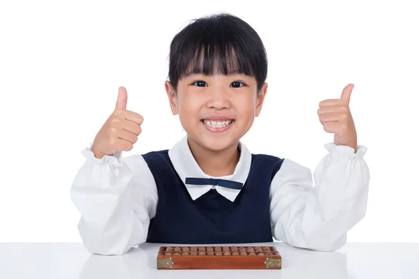 Asian Chinese little girl playing abacus — Stock Photo, Image