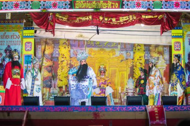 Çin Opera üye bir grup sahne alanı'nda gerçekleştirmek