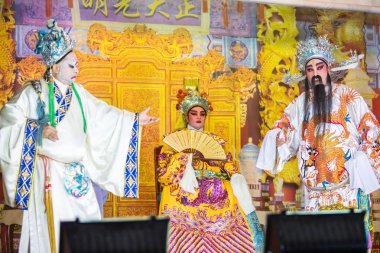 Çin Opera üye bir grup sahne alanı'nda gerçekleştirmek