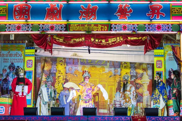 Egy csoport a kínai Opera tagja előad a színpadon — Stock Fotó