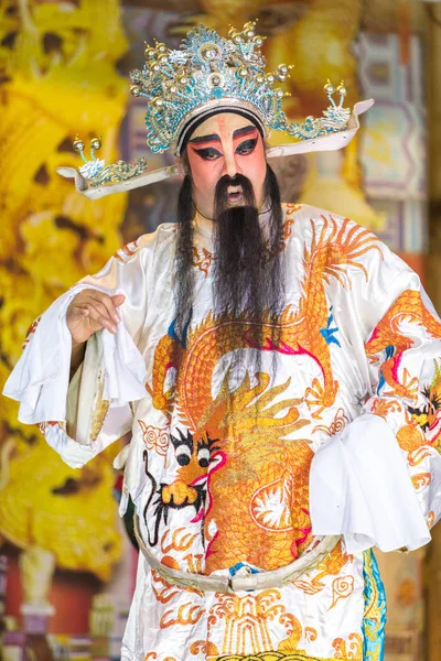 Çin Opera grubunun Sahne Alanı'nda gerçekleştirmek