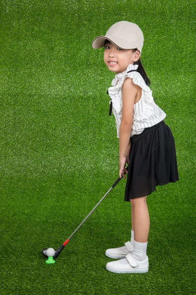Asiatisch chinesisch klein mädchen spielen golf — Stockfoto